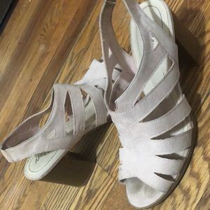 Size 8.5, a lighter shade of pink, brand is Alex flex comfort, comfortable.